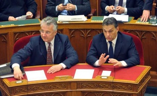 Nouvelle Constitution aux accents très nationalistes le 1er janvier, réformes controversées: en 18 mois, le Premier ministre conservateur Viktor Orban a isolé la Hongrie au sein de l'Union européenne, face aux Etats-Unis et au Fonds monétaire international (FMI).