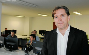 Eric Léandri dans les nouveaux locaux du moteur de recherche niçois.