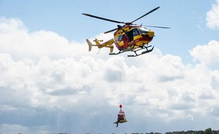 Exercice d'hélitreuillage de l'hélicoptère Dragon 33, de la sécurité civile de Gironde