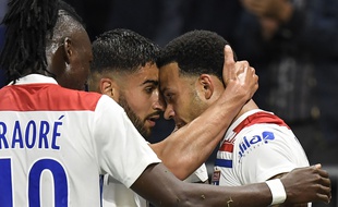 Si souvent décisifs cette saison avec l'OL, Nabil Fekir et Memphis Depay ne devraient plus être associés à Lyon en 2018-2019. / PHILIPPE DESMAZES
