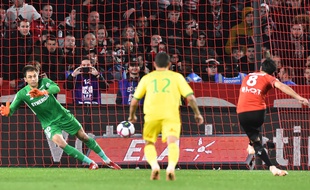 D'une main ferme, Tatarusanu a arrêté le penalty de Clément Grenier en seconde période.
