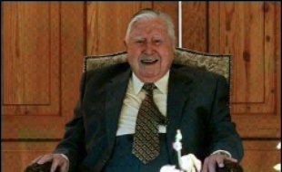 L'ancien dictateur chilien, le général Augusto Pinochet, est mort dimanche à Santiago à l'âge de 91 ans et son décès survenu, le jour où l'on célèbre internationalement les droits de l'Homme, tourne une page noire de l'histoire du Chili auquel il a imposé l'un des régimes militaires les plus répressifs d'Amérique latine.