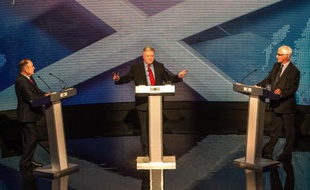 Débat entre les dirigeants des deux camps du référendum sur l'Ecosse mardi 5 août 2014 à Glasgow: le Premier ministre ecossais, partisan de l'indépendance Alex Salmond (g) face à Alistair Darling (d), qui défend le maintien dans le Royamue Uni