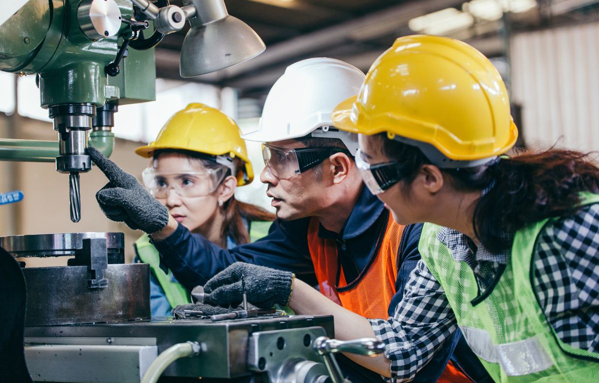 Le secteur de l'industrie recrute à tour de bras