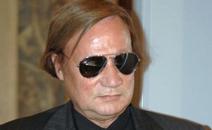 L'ex-docteur Michel Maure, déjà condamné en 2009 à 4 ans de prison, dont 3 ferme, pour des opérations de chirurgie esthétique ratées, a été condamné mercredi à Marseille à six mois de prison ferme et 10.000 euros d'amende pour exercice illégal de la médecine.