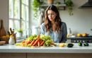 Marre des légumes ramollos au frigo ? Ce geste tout bête permet de garder vos légumes frais plus longtemps sans un gramme de plastique !