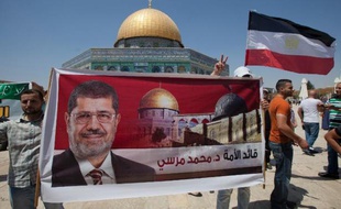 Des centaines de personnes ont manifesté vendredi à l'appel de groupes islamistes à Khartoum, Amman, Jérusalem-Est et en Cisjordanie pour dénoncer "le coup d'Etat" contre le président islamiste égyptien Mohamed Morsi et le coup de force contre ses partisans.