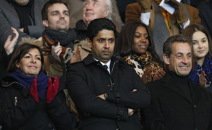 Nasser Al-Khelaïfi, le répsident du PSG, entouré par Anne Hidalgo, candidate (PS) à la mairie de Paris, et Nicolas Sarkozy, le 19 janvier 2014 au Parc des Princes.