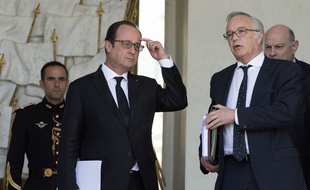 François Rebsamen, le ministre du Travail, ici au côté de François Hollande le 15 avril 2015, porte