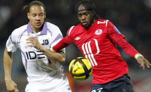 Le Lillois Gervinho (à droite), contre Toulouse, le 13 février 2011, à Villeneuve d'Ascq.