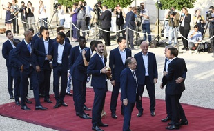 Les Bleus sur le perron de l'Elysée, le 16 juillet 2018.