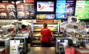 Dans le restaurant Quick de Paris Nord, en mars 2011