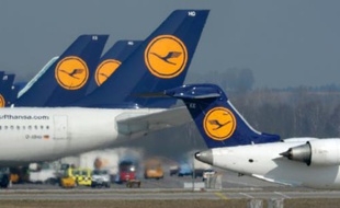 Des avions de la compagnie allemande Lufthansa le 19 mars 2015 sur le tarmac de l'aéroport de Munich-Franz-Josef-Strauss