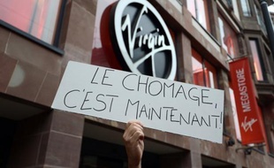 Des salariés du Virgin Megastore de Strasbourg ont exposé des objets cassés lors des trois jours de destockage organisés de lundi à mercredi par le groupe en redressement judiciaire, afin de dénoncer la violence de certains clients et exprimer leur "dégout".