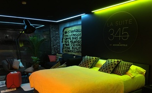 La suite 345 est situé du côté des loges dans la salle de l'AccorHotels Arena.