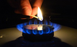Les tarifs réglementés du gaz devraient être de nouveau modifiés le 1er février, conformément à la réforme présentée début décembre qui prévoit une évolution mensuelle et non plus trimestrielle, a indiqué vendredi le PDG de GDF Suez, Gérard Mestrallet.
