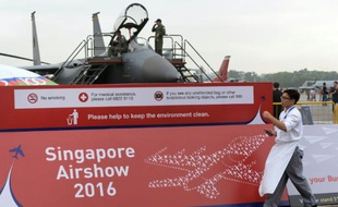 Un avion de chasse de l'armée de Singapour, pendant le salon de l'aéronautique, le 19 février 2016