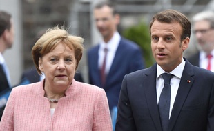 Angela Merkel et Emmanuel Macron à Aix-la-Chapelle, en Allemagne, pour la remise du prix Charlemagne au président français