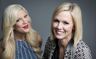 Tori Spelling et Jennie Garth, en 2014.