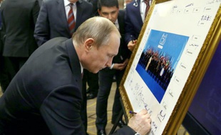 Le président russe Vladimir Poutine, le 15 novembre 2015 au sommet du G20 à Antalya en Turquie