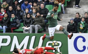 Nîmes Olympique (ici à Saint-Etienne en Coupe de France) accède en Ligue 1.