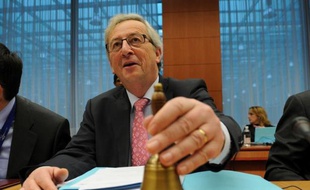 Le Premier ministre luxembourgeois Jean-Claude Juncker a jugé lundi "inacceptable" la proposition allemande de mettre la Grèce sous tutelle avec droit de veto sur les décisions budgétaires du gouvernement.