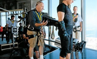 Tom Cruise, prêt à s'élancer de la tour la plus haute du monde, le Burj Khalifa.
