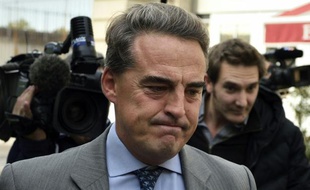 Alexandre de Juniac, le PDG d'Air France-KLM, sort des bureaux d'Air France à Paris, le 12 octobre 2015