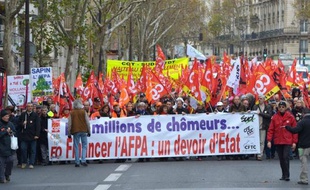Venus de toutes les régions à l'appel des six syndicats de l'organisme (CGT, CFDT, FO, SUD, CFE-CGC, CFTC), les manifestants étaient 1.900 selon la police, 2.000 à 3.000 selon les syndicats.