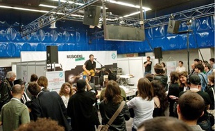 La station Miromesnil s'est transformée en salle de concert pour les musiciens du métro.