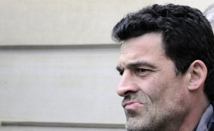 Leader CGT des ex-salariés de l'usine Continental de Clairoix (Oise), Xavier Mathieu, poursuivi pour avoir refusé de se soumettre à un prélèvement d'ADN, a appelé lundi les "présidentiables de gauche" à le soutenir contre le fichage des syndicalistes.