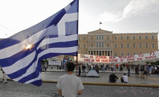 Des manifestants sur la place Syntagma d'Athènes (Grèce), le 15 juin 2011.