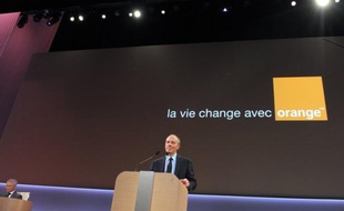 France Télécom a annoncé jeudi une baisse du dividende versé aux actionnaires pour 2012 et 2013, lors de la publication d'un chiffre d'affaires en légère baisse au troisième trimestre, et annoncé prévoir une année 2013 difficile en raison d'un contexte "plus dégradé qu'anticipé".