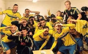 Les Suédois chambrent Layvin Kurzawa le 14 octobre 2014.