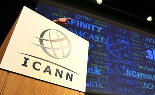Le logo de l'Icann, lors d'une conférence à Londres, en 2012.