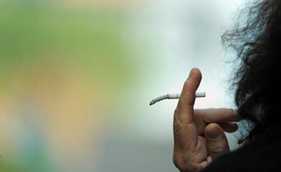 Plusieurs fumeurs ont décidé de se regrouper en association pour défendre les droits et les libertés des 12,5 millions d'adultes fumeurs, un groupe social et économique d'importance et jusqu'ici "ni organisé ni représenté"