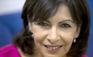 Anne Hidalgo, candidate PS à la mairie de Paris, a démenti dimanche "les propos mensongers" selon elle de sa rivale UMP Nathalie Kosciusko-Morizet qui a affirmé dans le Journal du Dimanche qu'elle aurait été condamnée en 2012.