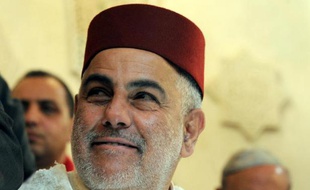 Lâché par son principal allié, critiqué par le roi et confronté à une conjoncture défavorable, le parti islamiste à la tête du gouvernement marocain traverse une période délicate, moins de deux ans après son succès électoral du Printemps arabe.