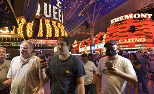 Des touristes ont pris d'assaut les casinos de Las Vegas pour leur réouverture, le 4 juin 2020.