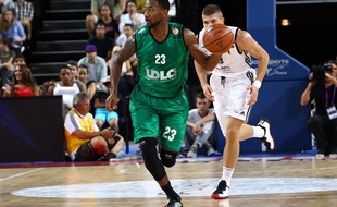 L'ailier américain David Lighty s'est montré plutôt à son avantage lundi avec 11 points inscrits et 5 fautes provoquées en 33 minutes.