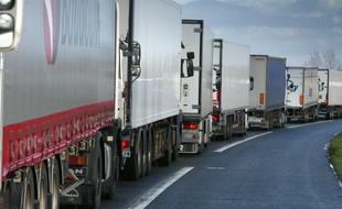 La rocade est de Lyon, régulièrement saturée, pourrait récupérer 16.000 véhicules de plus par jour, suite au déclassement des autoroutes A6 et A7 à l'entrée de Lyon.