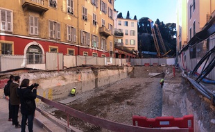 Les travaux sont organisés en trois-huit sur la rue Antoine-Gautier