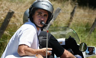 L'ancien cycliste français Laurent Jalabert, consultant et sélectionneur de l'équipe de France, le 15 juillet 2007 sur les routes du Tour de France.