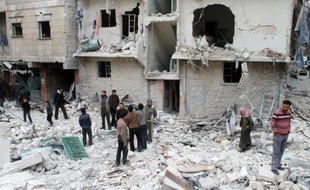 Le régime syrien a mené ce week-end ses raids aériens le plus sanglants contre les quartiers rebelles d'Alep, faisant 121 morts, et s'en est violemment pris à l'opposition, au lendemain de la fin des pourparlers de Genève.
