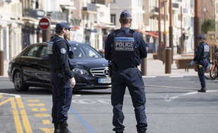 Des policiers municipaux à Cannes, ici le 20 mars 2020 pendant le confinement