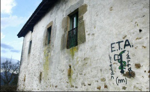 L'ETA s'est dite prête samedi soir à franchir de "nouveaux pas" pour la résolution du conflit basque, mais a déçu les espoirs d'un renoncement à la violence, dont l'annonce était pourtant jugée "imminente" cette semaine par certains médias espagnols.