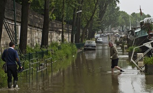Bord de la Seine, à Paris, le 1er juin 2016.