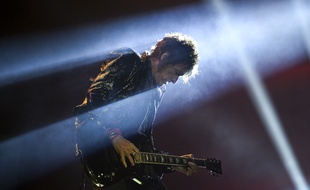 Joe Perry en concert à Lisbonne avec les Hollywood Vampires, le 27 mai 2016.