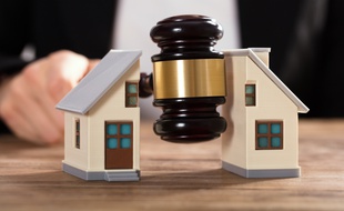 Pendant une procédure de divorce, l'occupation du domicile conjugal ne se fait pas n'importe comment.