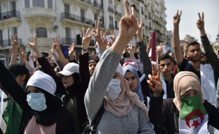 Les Algériens lors d'une manifestation contre le gouvernement, à Alger, le 23 avril 2019.